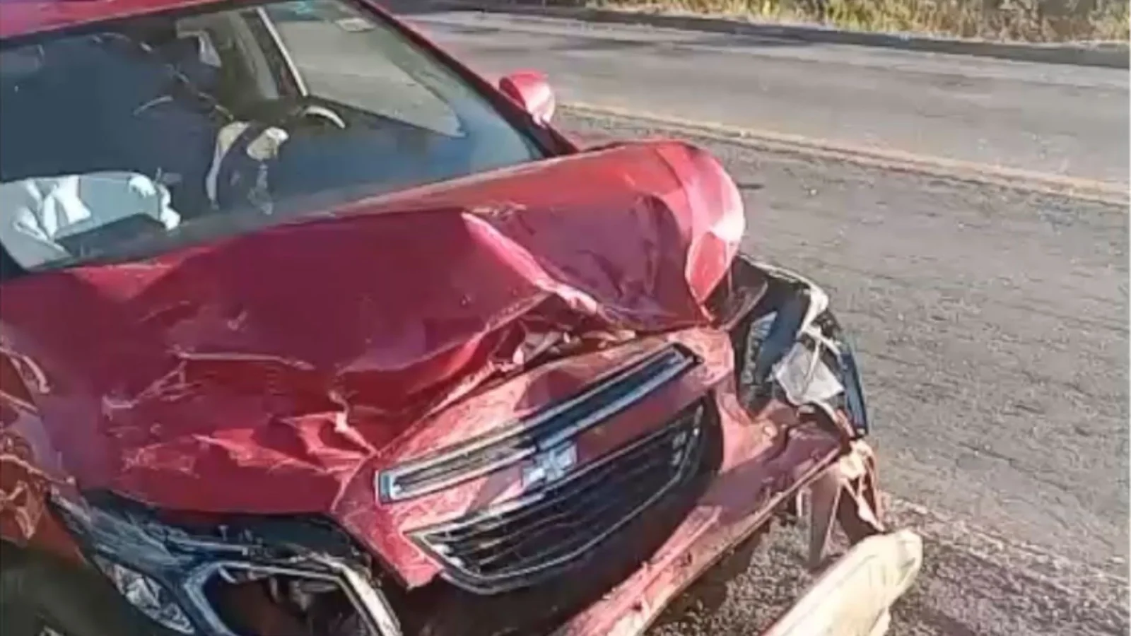 Acidente na BR-262: duas pessoas morrem após carro fazer retorno sem aguardar acostamento