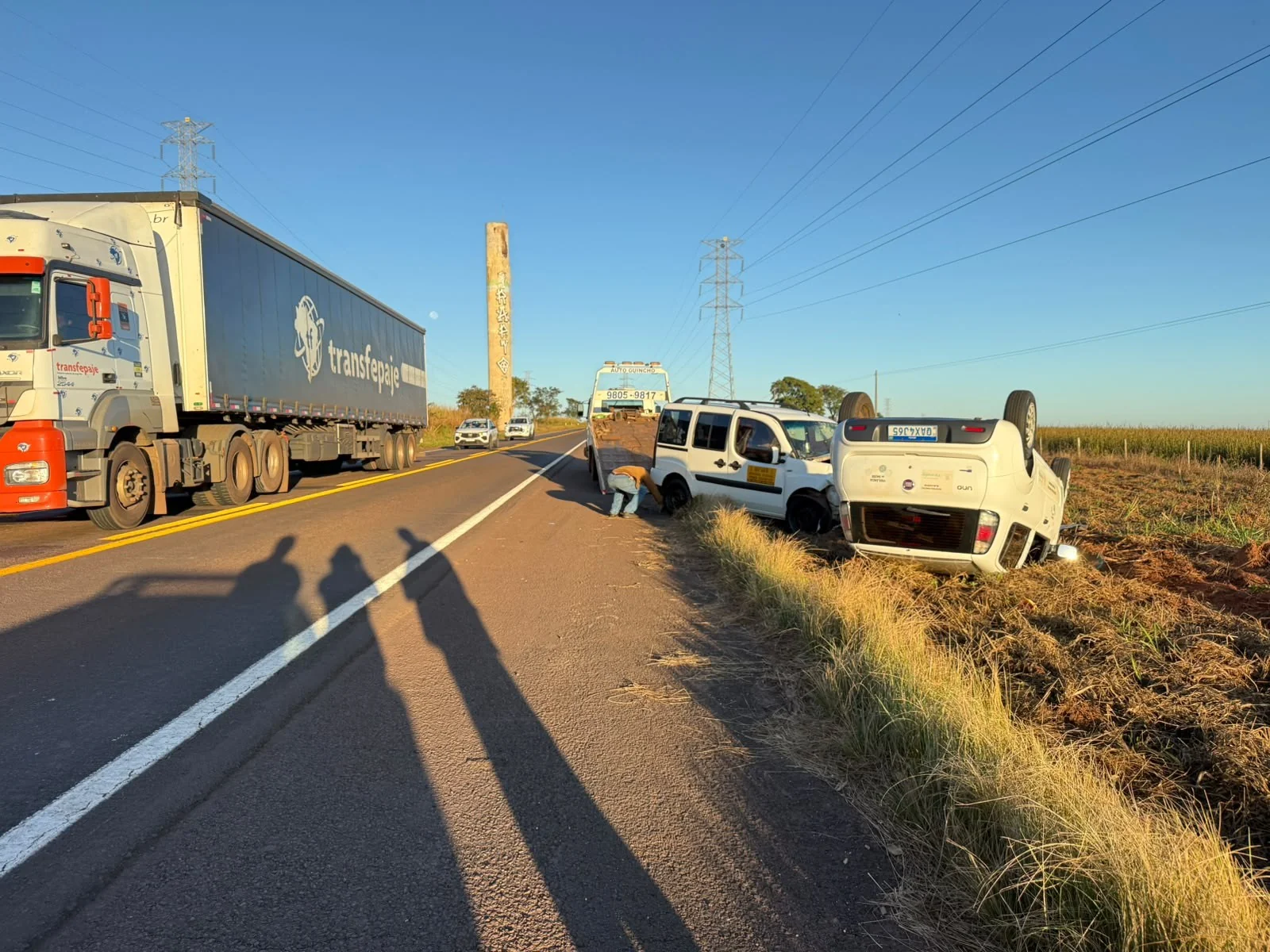 Acidente entre carros oficiais da UFMS e da Saúde de Paranaíba deixa um ferido na BR-262