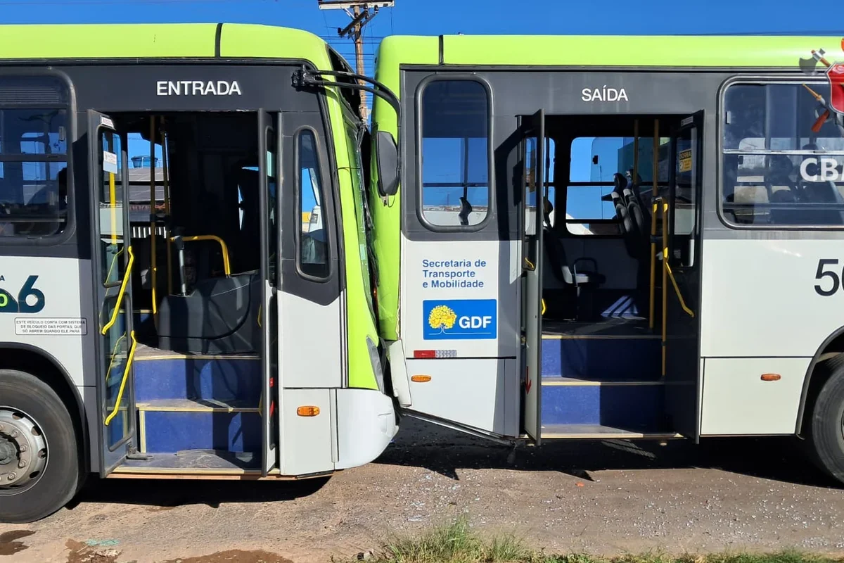 Acidente entre dois ônibus deixa três feridos em Ceilândia