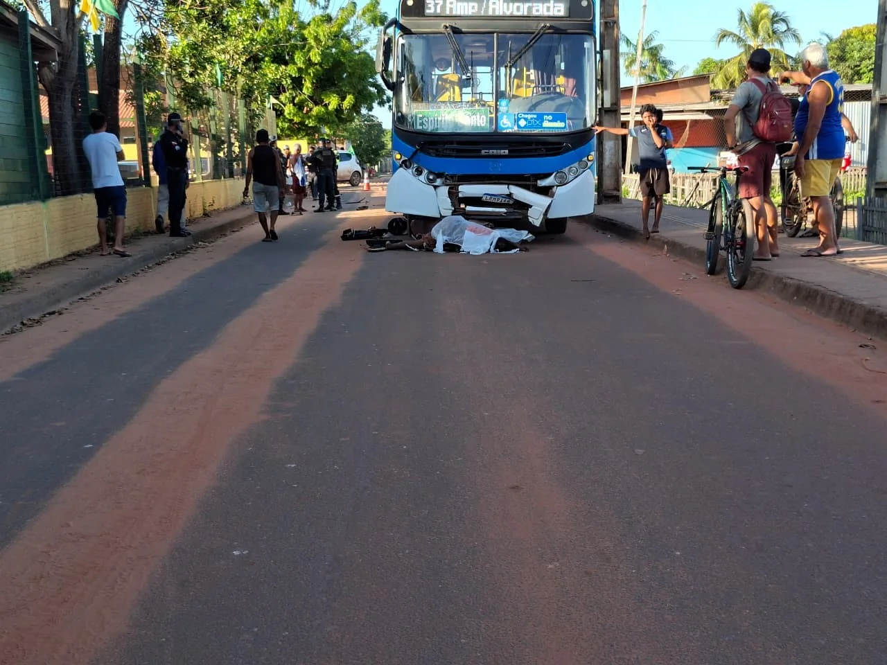 Acidente entre moto e ônibus: um morto e ferido grave em Santarém