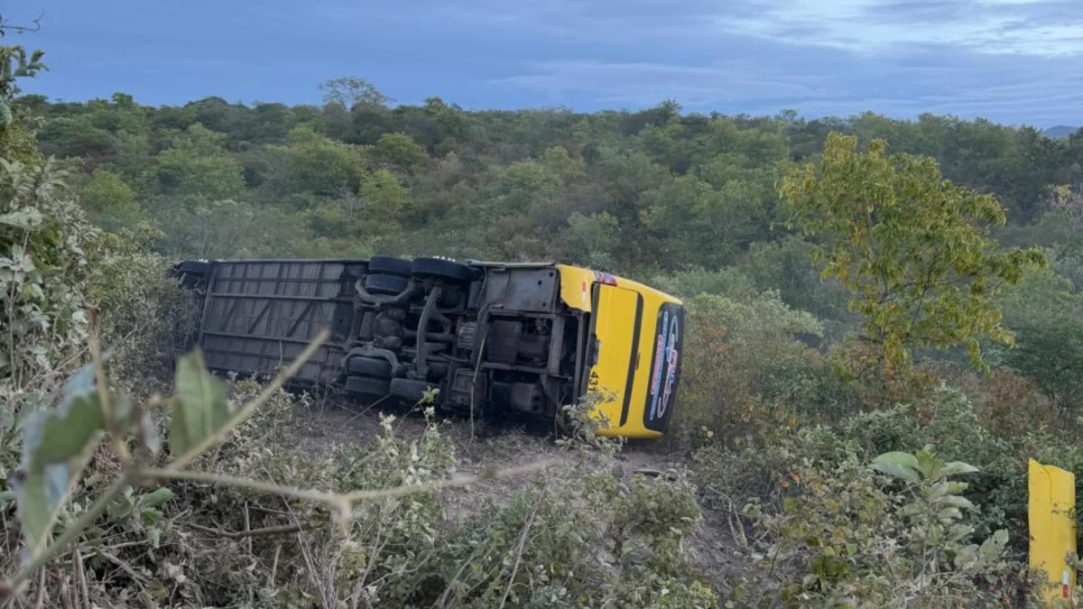Acidente com ônibus de romeiros no CE: duas mortes e mais de 20 feridos