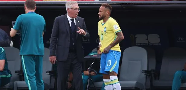 Arnaldo Ribeiro detona Ancelotti: ‘Morreu abraçado com Neymar’