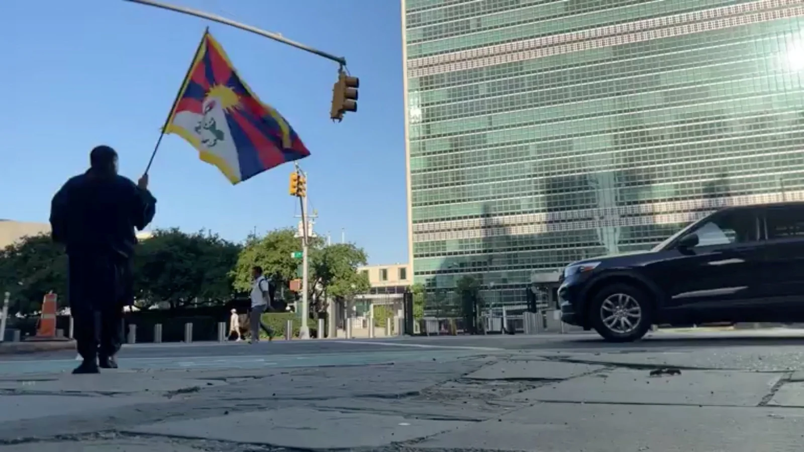 Ativista tibetano morre após atear fogo ao corpo perto da sede da ONU em Nova York