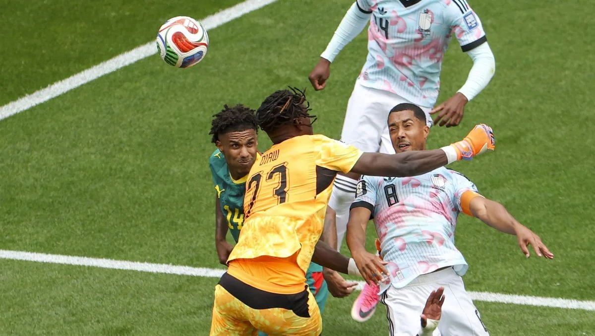 Bélgica vira sobre Senegal no fim e avança às oitavas da Copa