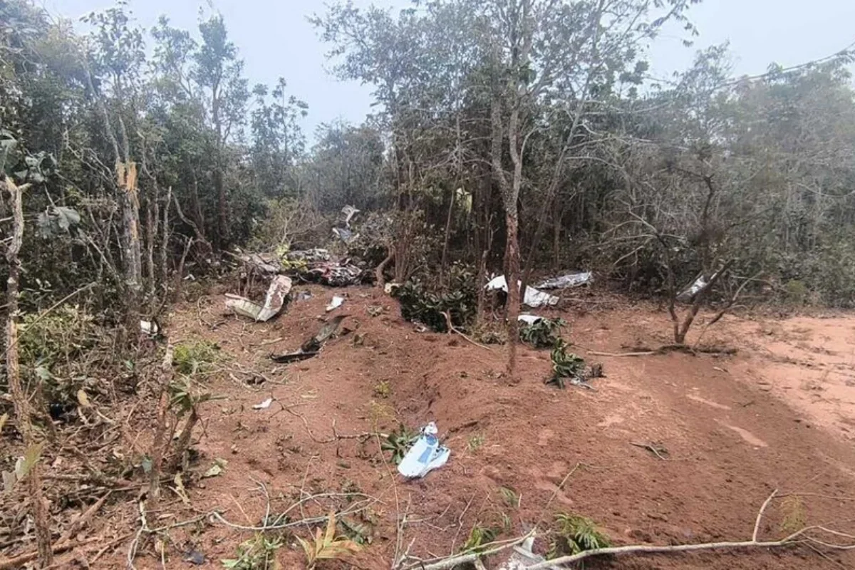 Avião que caiu em MS virou 'caixa de fósforo', dizem bombeiros