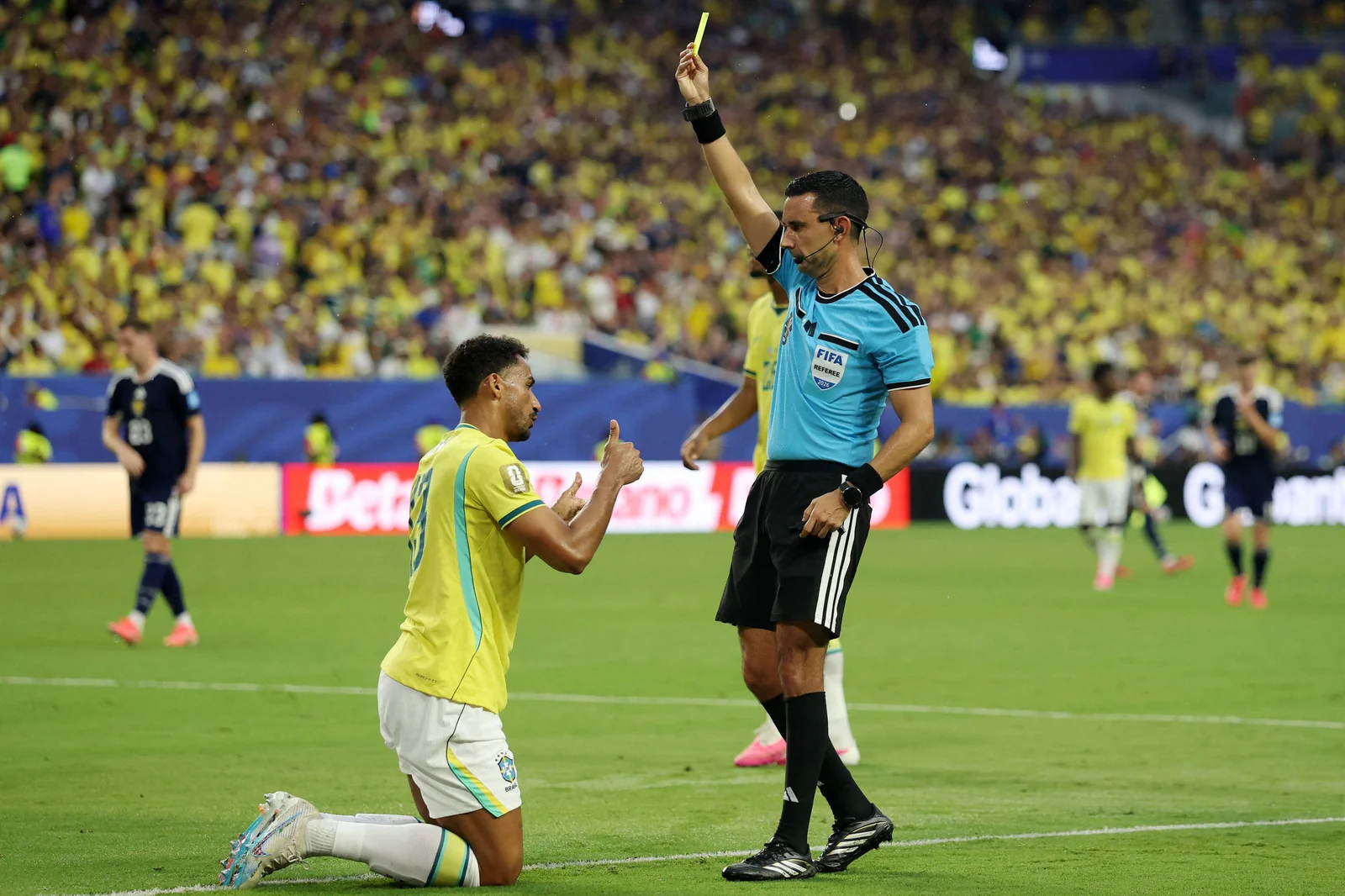 Brasil terá de pagar R$ 325 mil em multas à Fifa por cartões amarelos na Copa