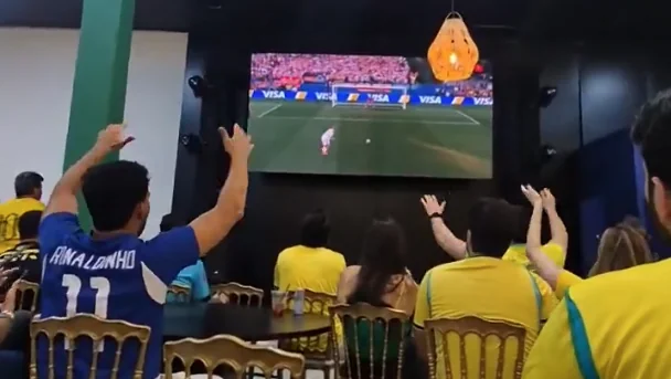 Brasileiros celebram eliminação da Alemanha na Copa do Mundo 2026