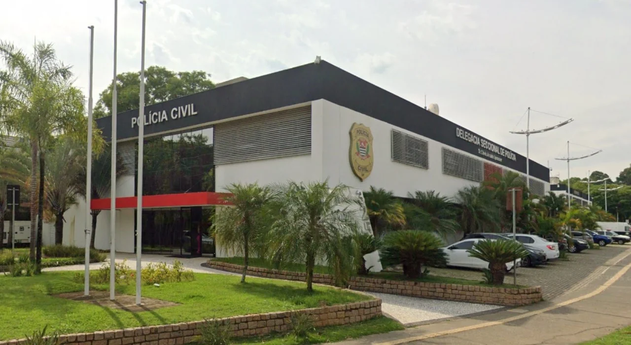 Carga com 30 fuzis e pistolas é roubada na SP-300 em Jundiaí