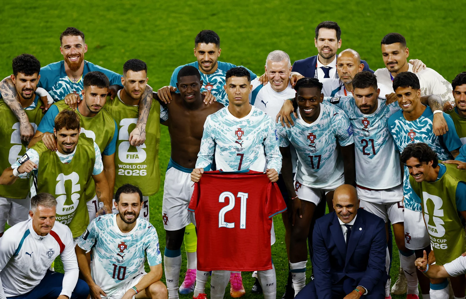 Cristiano Ronaldo emociona ao homenagear Diogo Jota após classificação