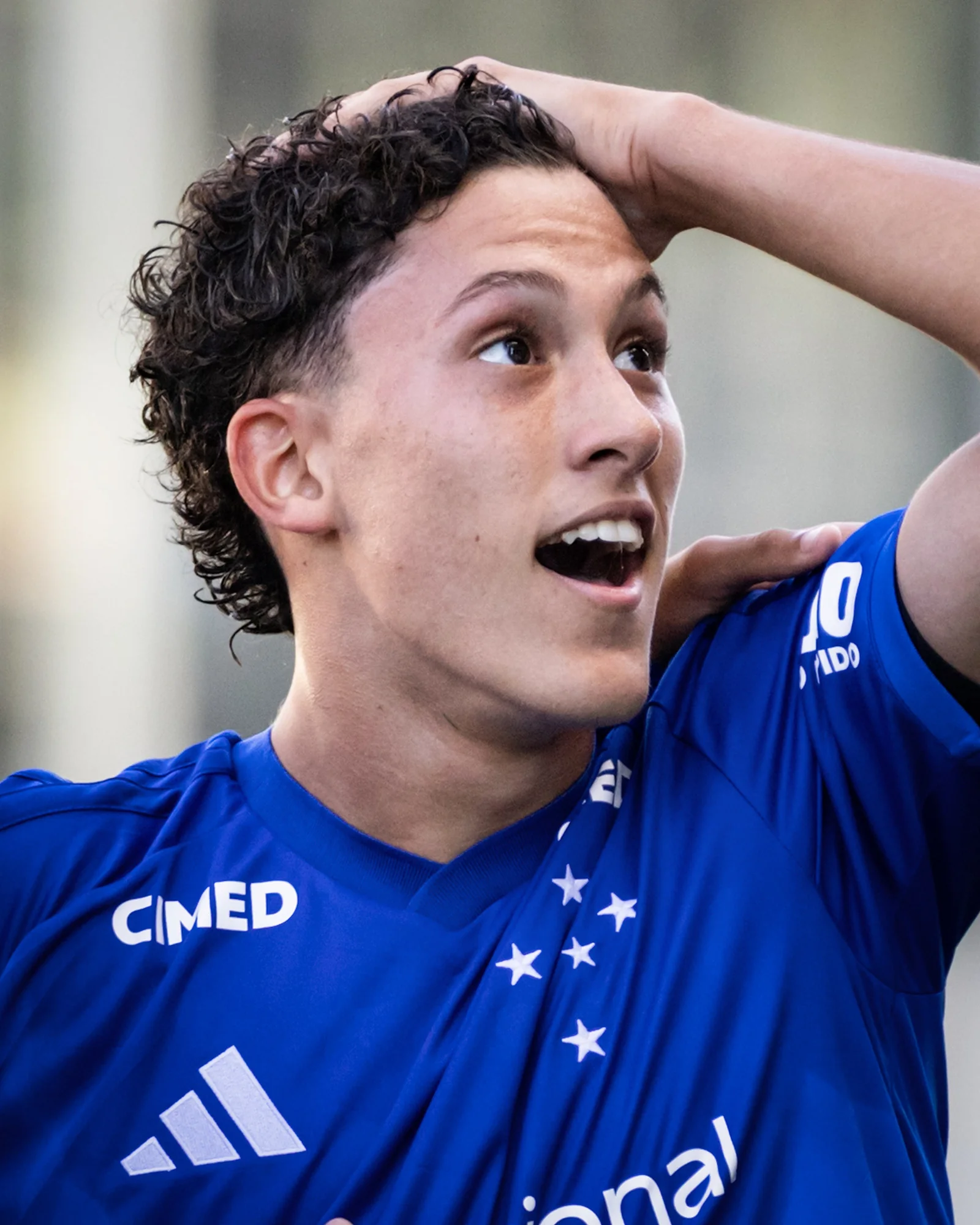 Cria da base marca na estreia pelo Cruzeiro e revela previsão à mãe