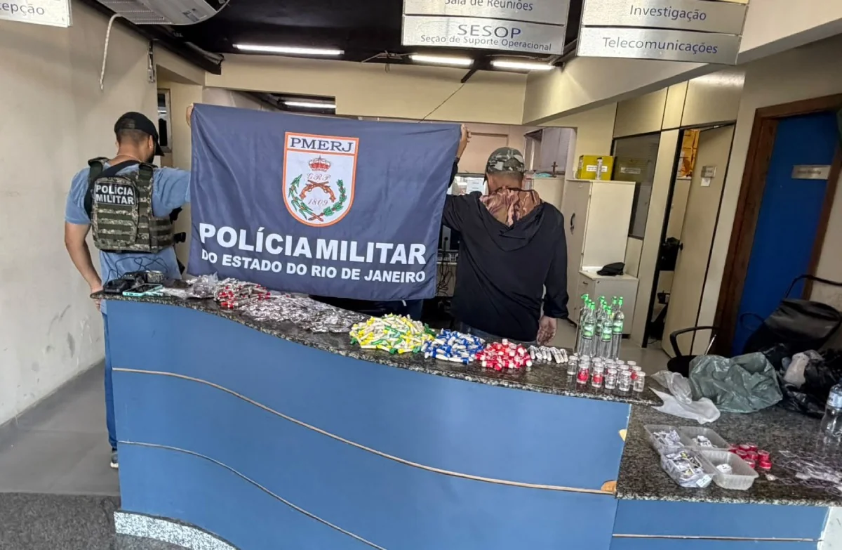 Homem é preso com 3 kg de drogas após fugir da PM em Angra dos Reis
