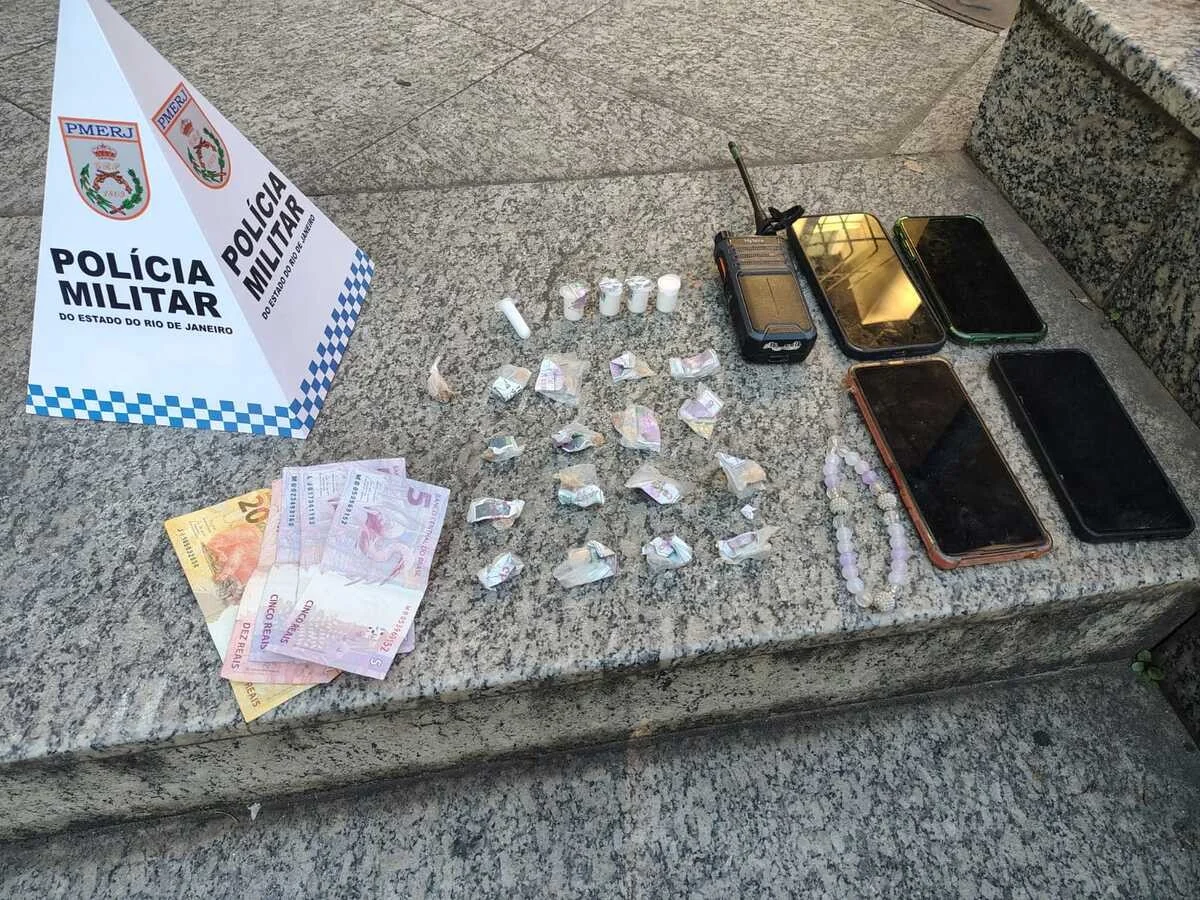 Tráfico em Resende: homem preso e adolescente apreendido no Cidade Alegria