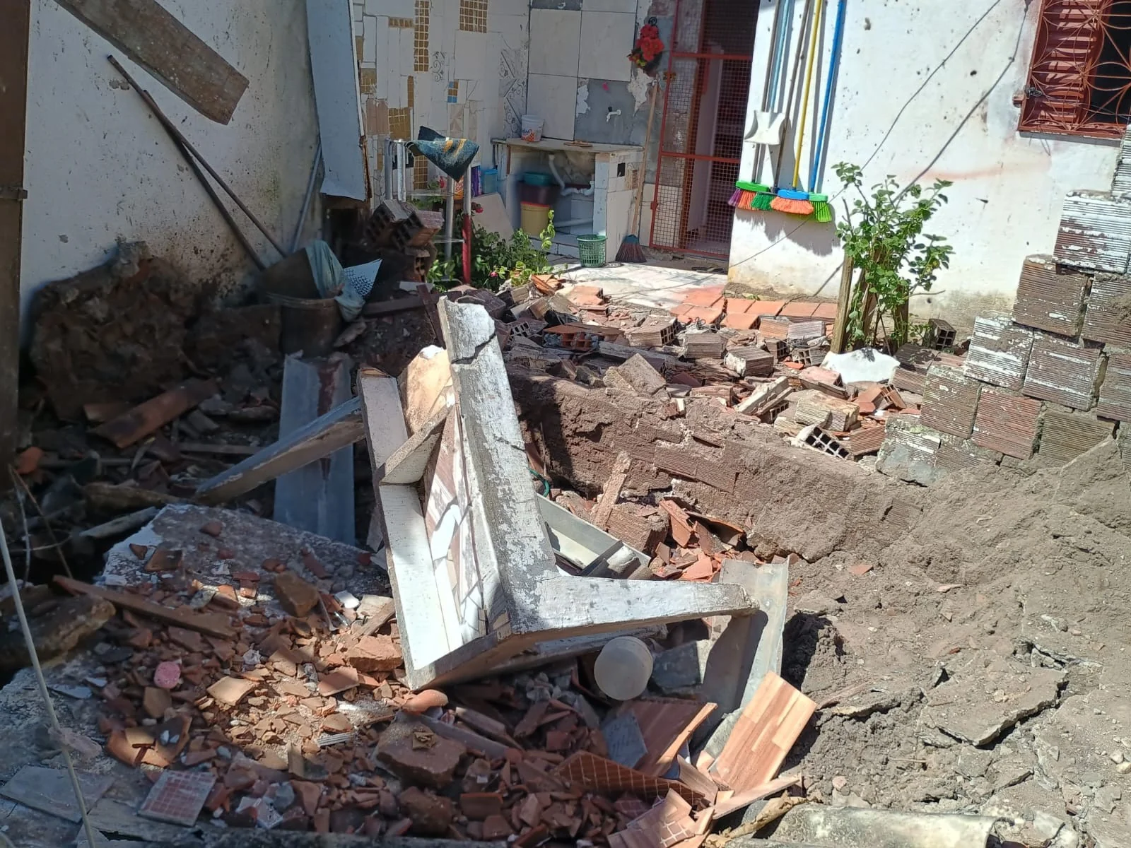 Idoso morre após explosão de fossa durante limpeza em João Pessoa