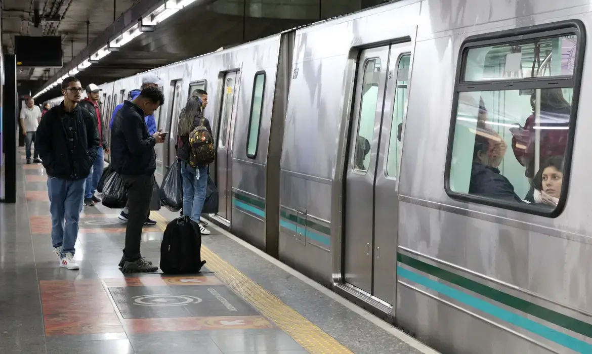 Jogo do Brasil no domingo terá Metrô 24 horas em São Paulo
