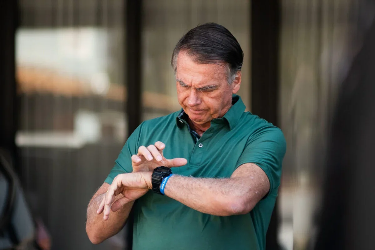 Moraes recebe defesa de Bolsonaro antes de decidir sobre prisão domiciliar