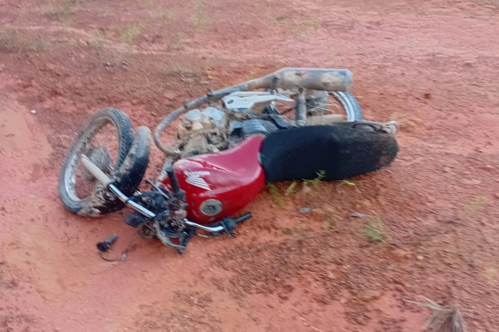 Motociclista morre ao bater no meio-fio em vicinal de São João da Baliza