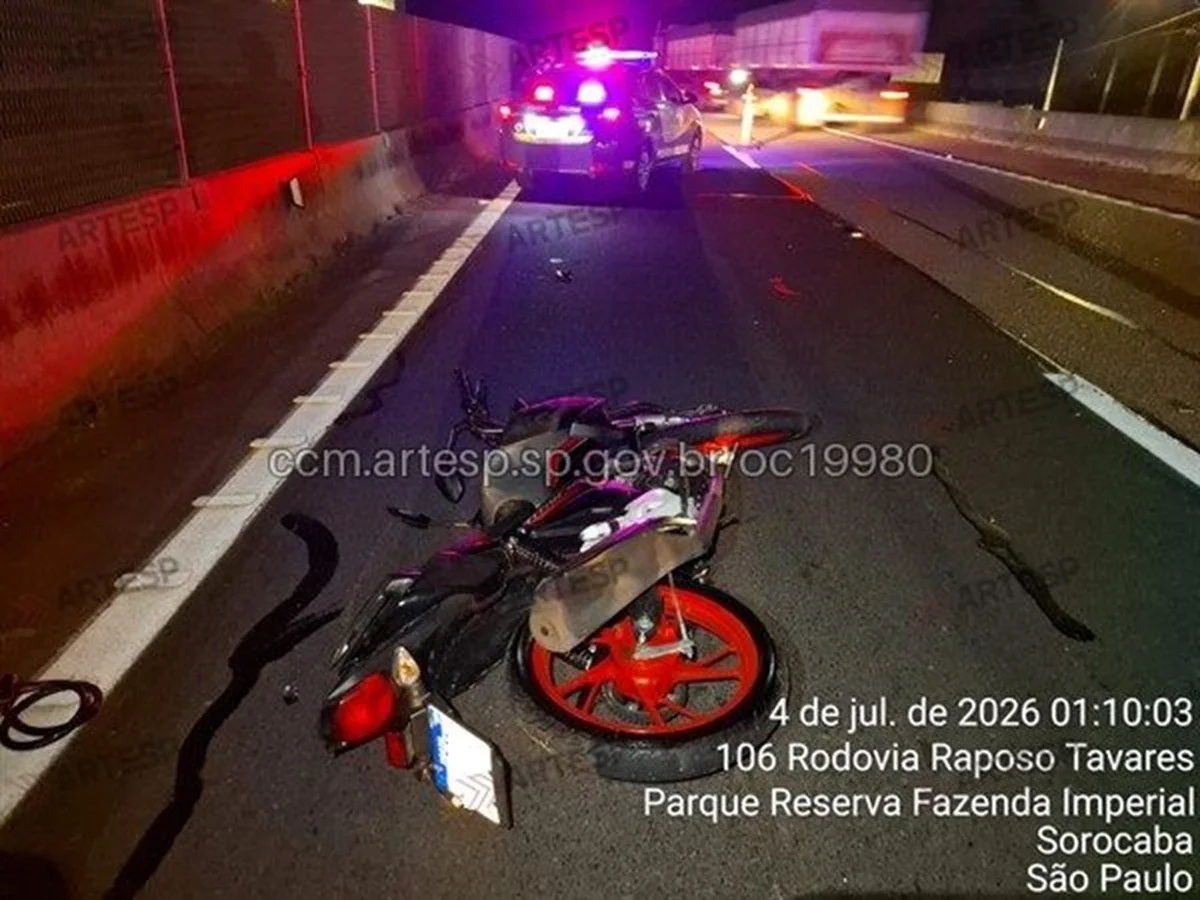 Motociclista morre após carro mudar de faixa na Raposo Tavares, em Sorocaba