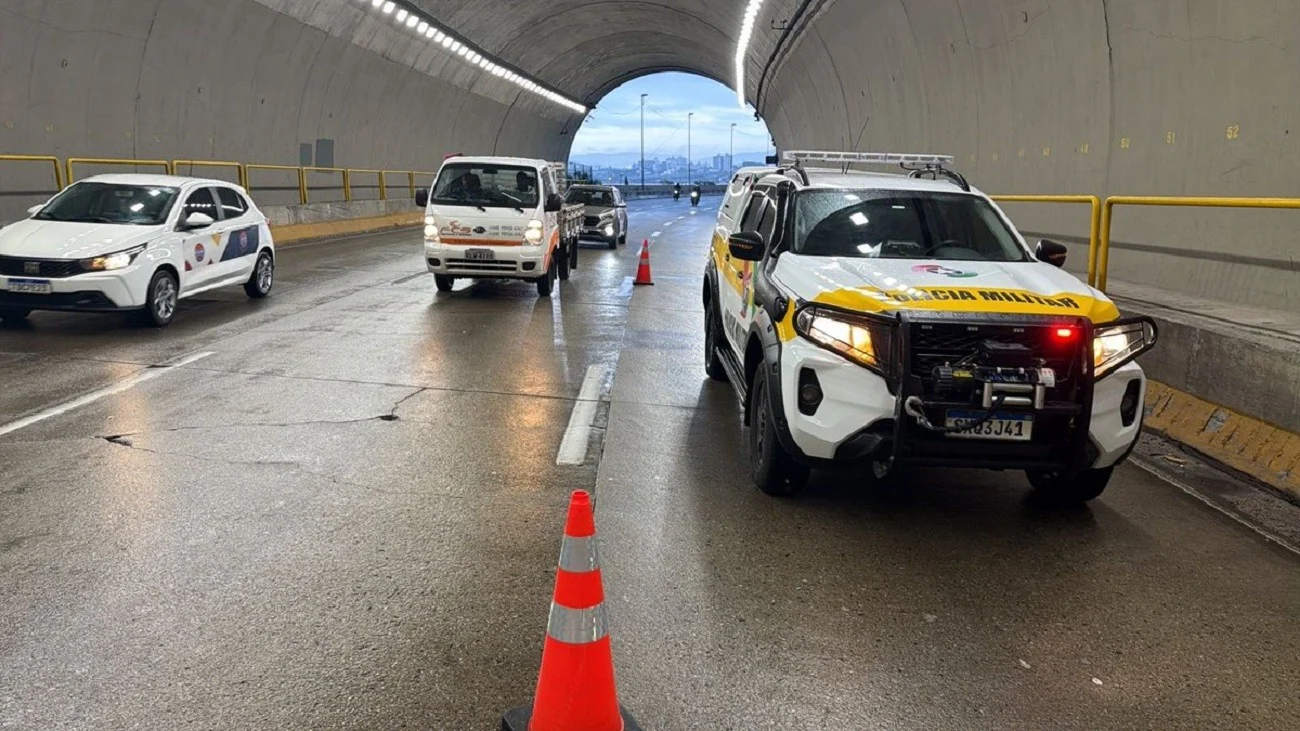 Motociclista morre após cair em túnel de Florianópolis: suspeita de mal súbito
