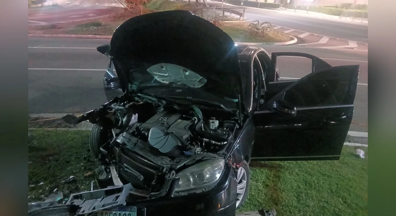 Motorista bêbado mata passageira em acidente contra árvore em Jundiaí