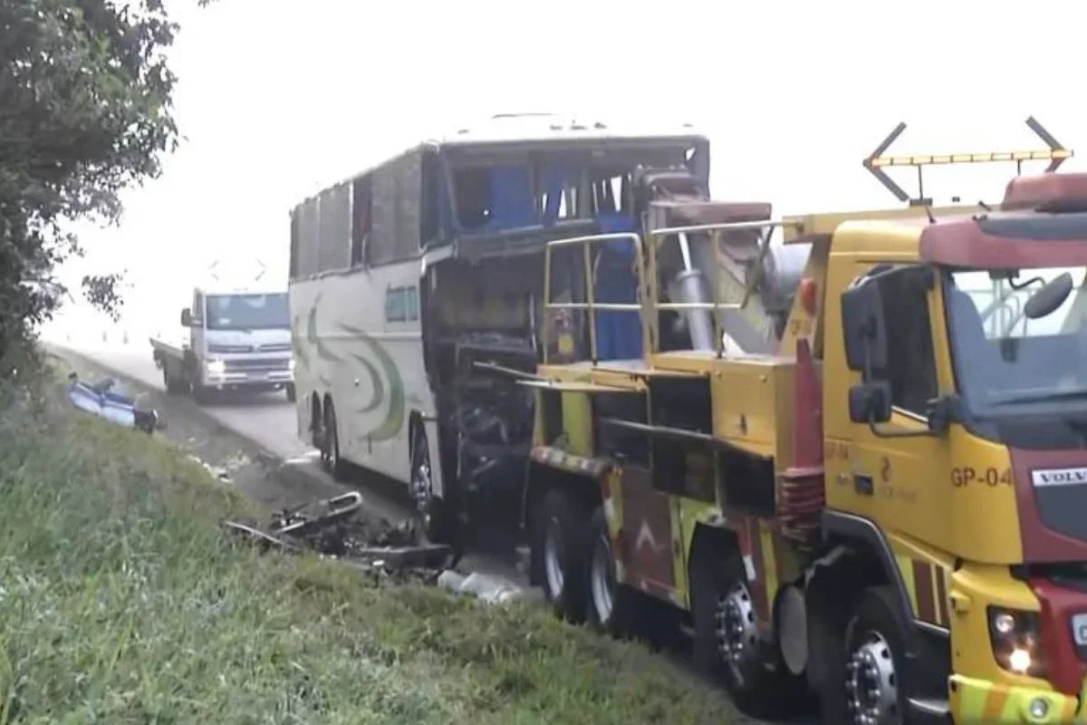 Motorista morre em acidente de ônibus que levava comerciantes ao Brás