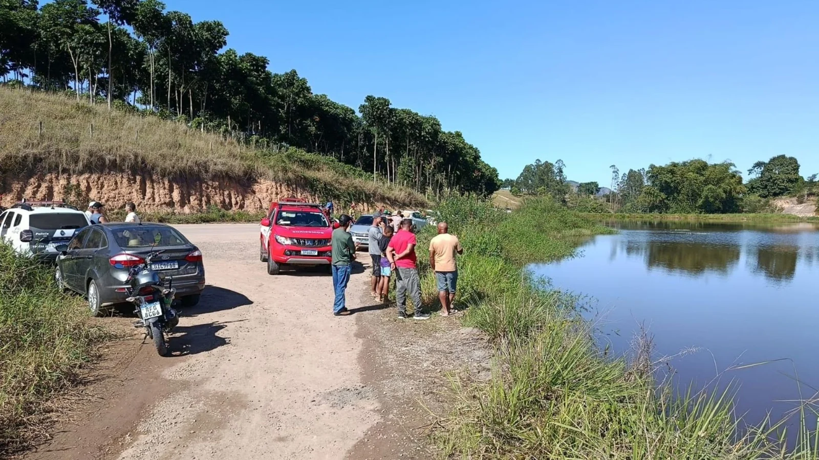 Motorista morre afogado após carro cair em represa com duas mulheres em Pinheiros
