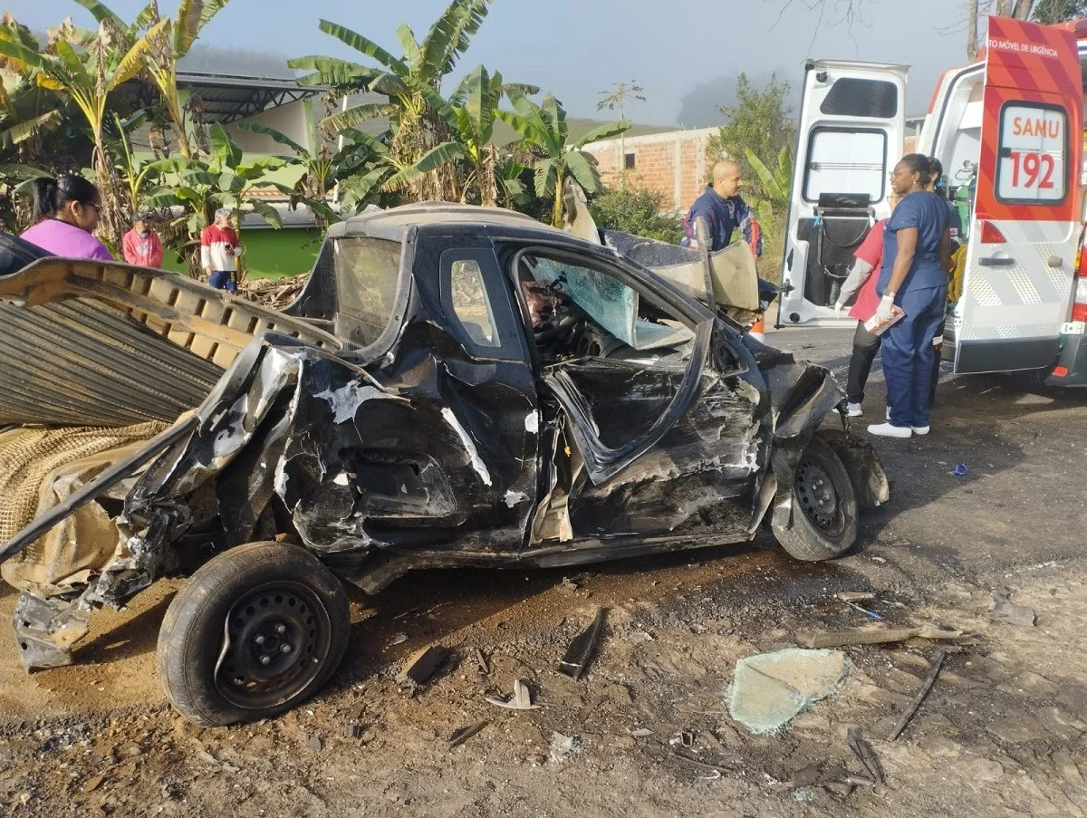 Motorista morre a caminho do trabalho em acidente com quatro veículos na BR-267