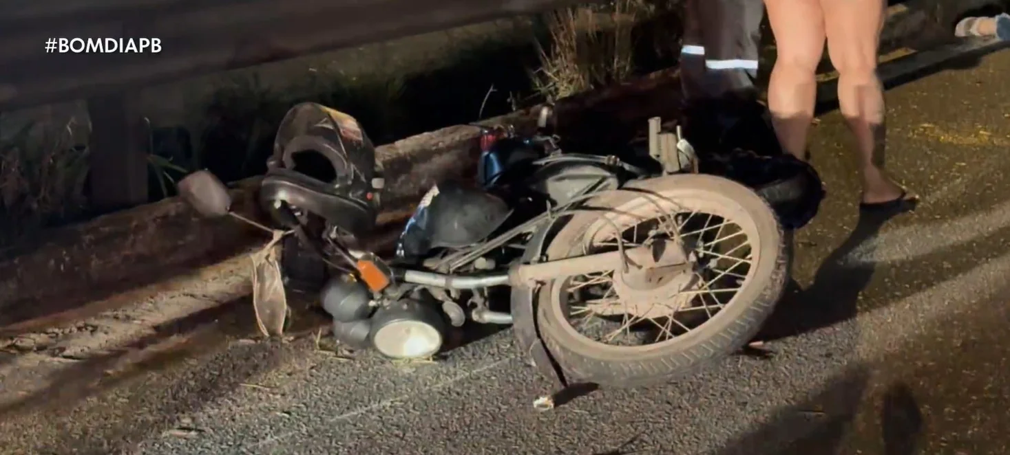 Mulher morre após colisão entre moto e carreta na BR-101 em João Pessoa