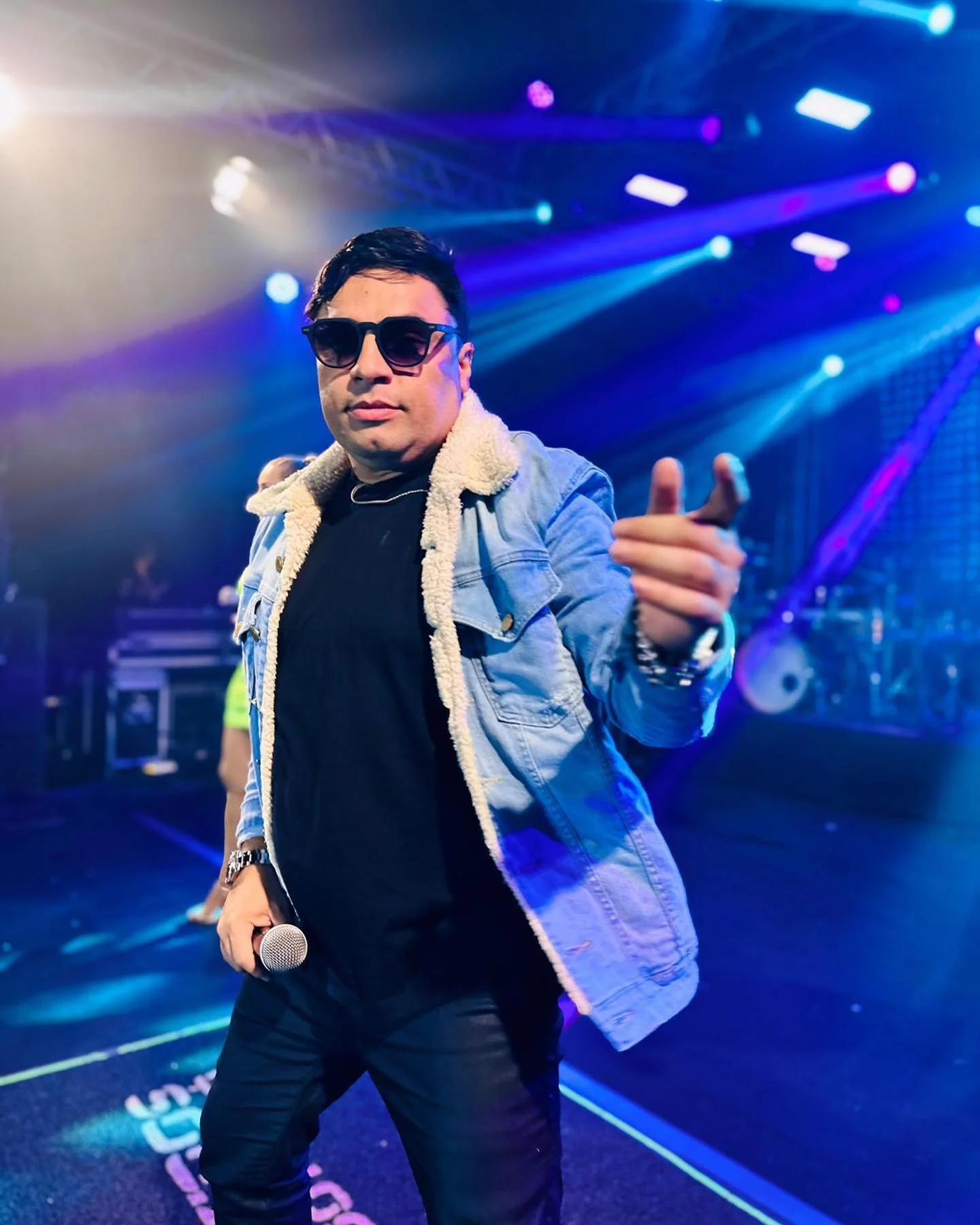 Neto Araújo é velado no interior do RN; cantor morreu aos 42 anos