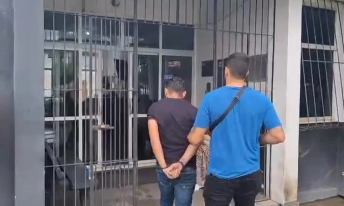 Pai é preso por tentar matar homem com punhal após dívida de R$ 500 na Bahia