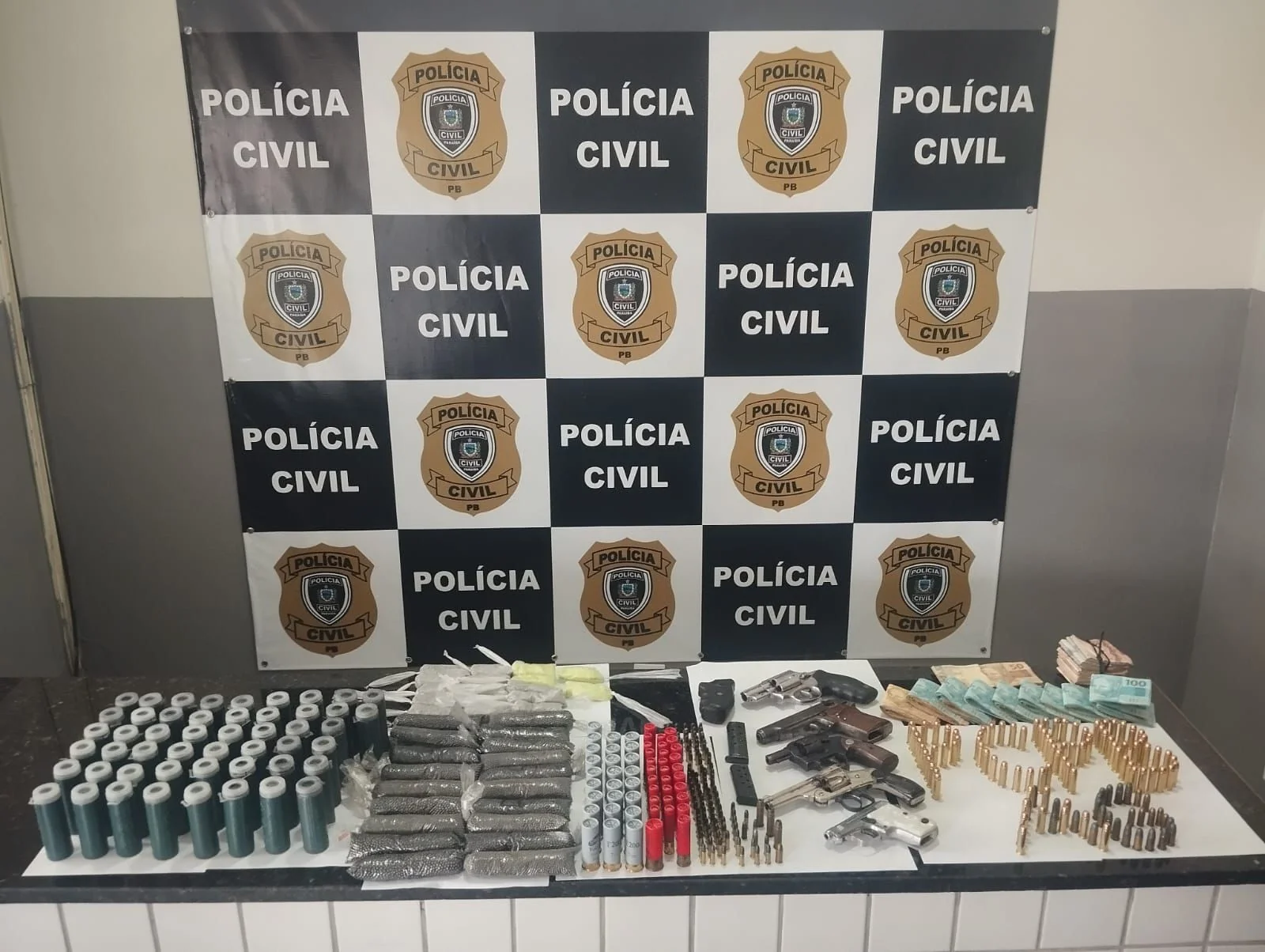 Preso com armas, munições e R$ 11 mil em operação que fecha ponto ilegal em Alagoa Grande, PB