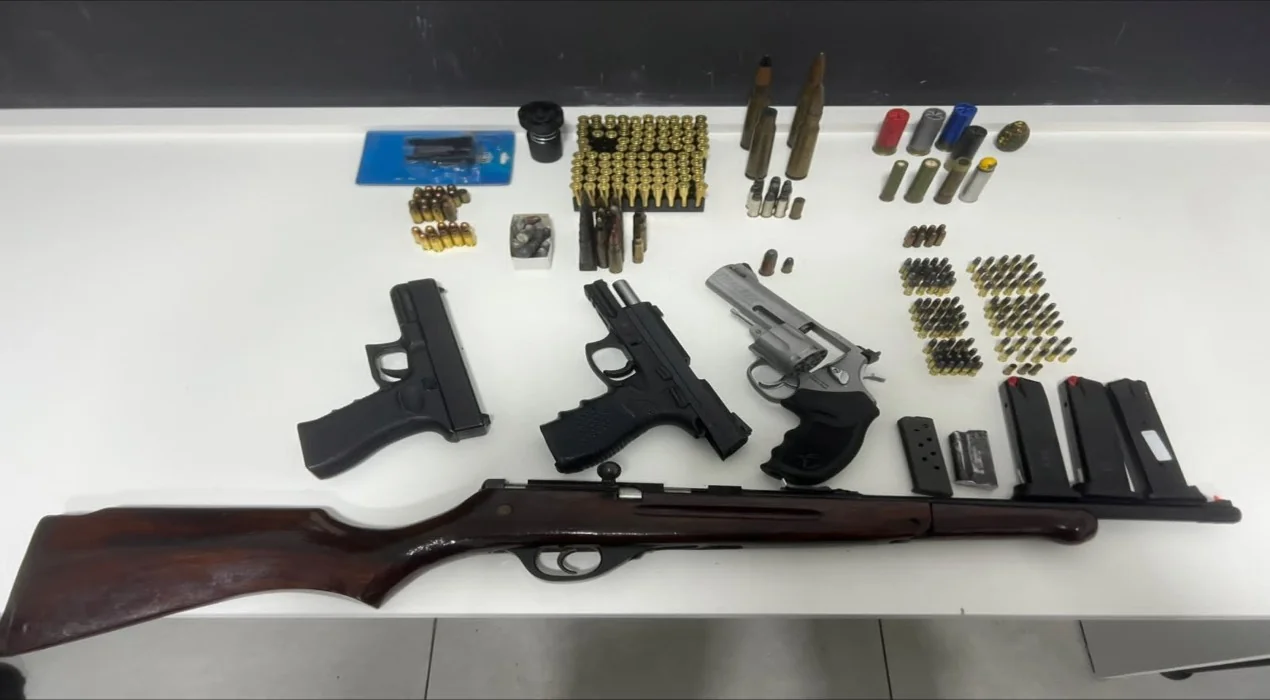 Preso com arsenal irregular em Sorocaba: revólver restrito e pistola vencida