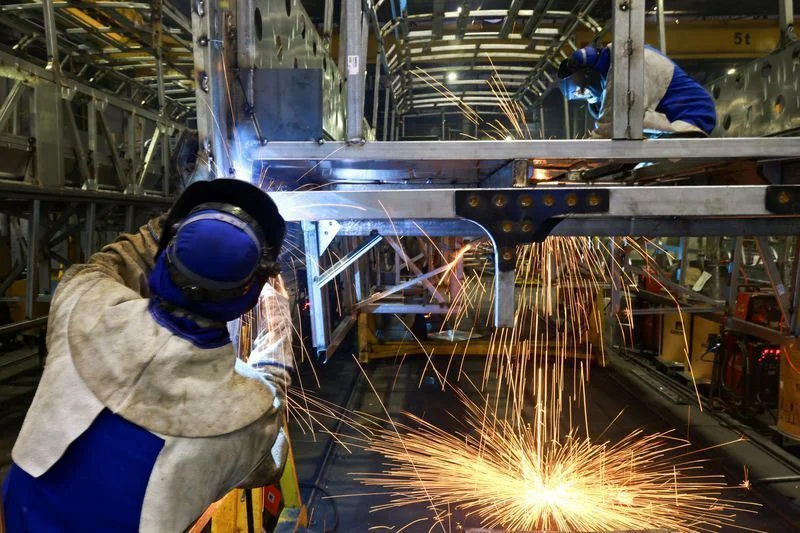 Produção industrial no Brasil recua 0,2% em maio, frustra expectativa