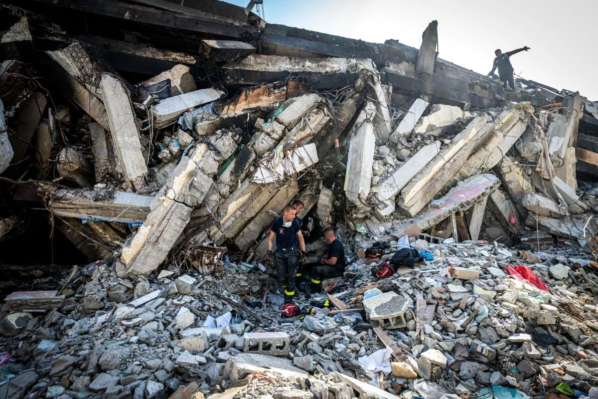 Sobe para 2.295 o número de mortos nos terremotos da Venezuela