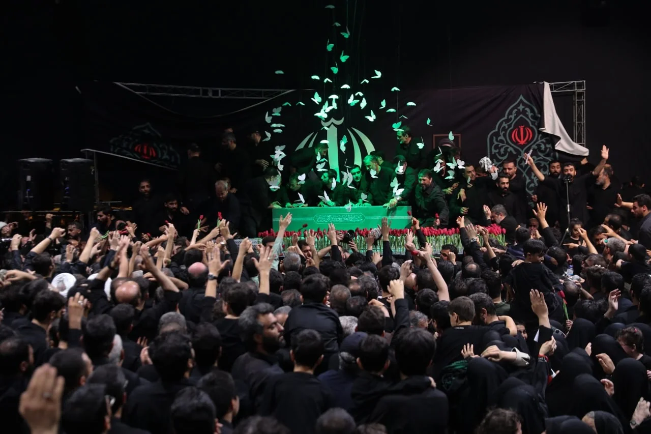 Teerã vira fortaleza para funeral de Ali Khamenei 4 meses após morte em ataques
