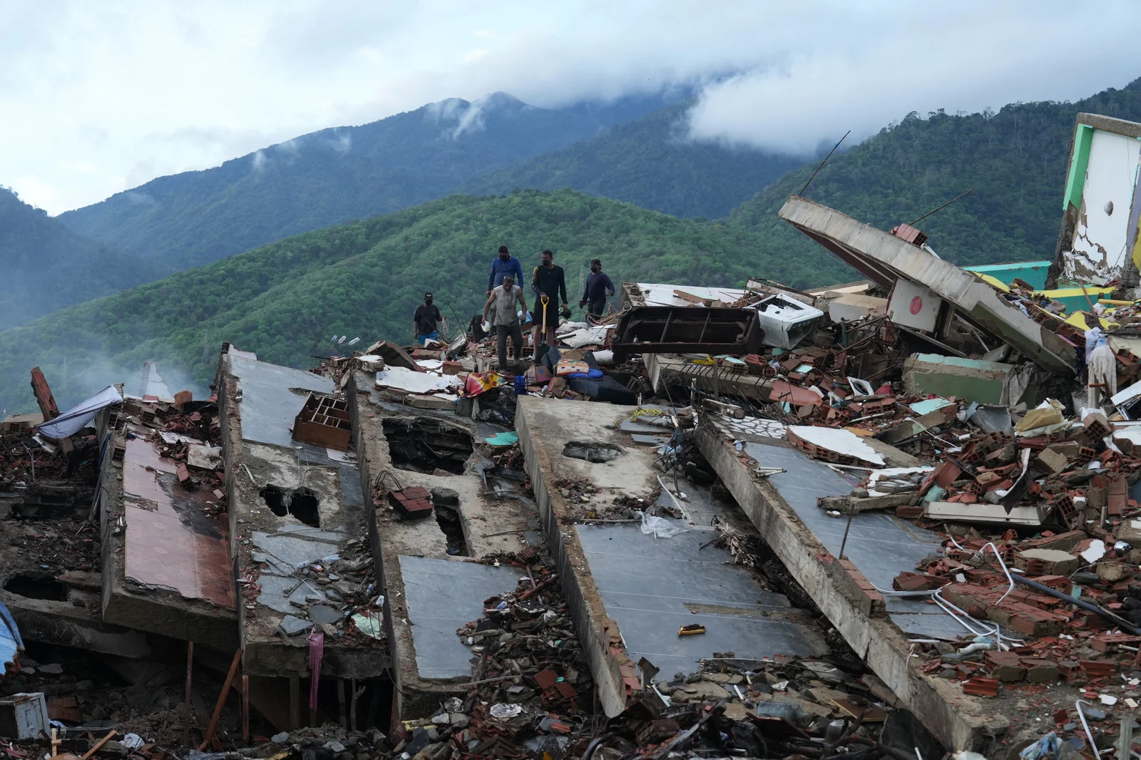 Terremoto na Venezuela: número de mortos sobre para 2.295