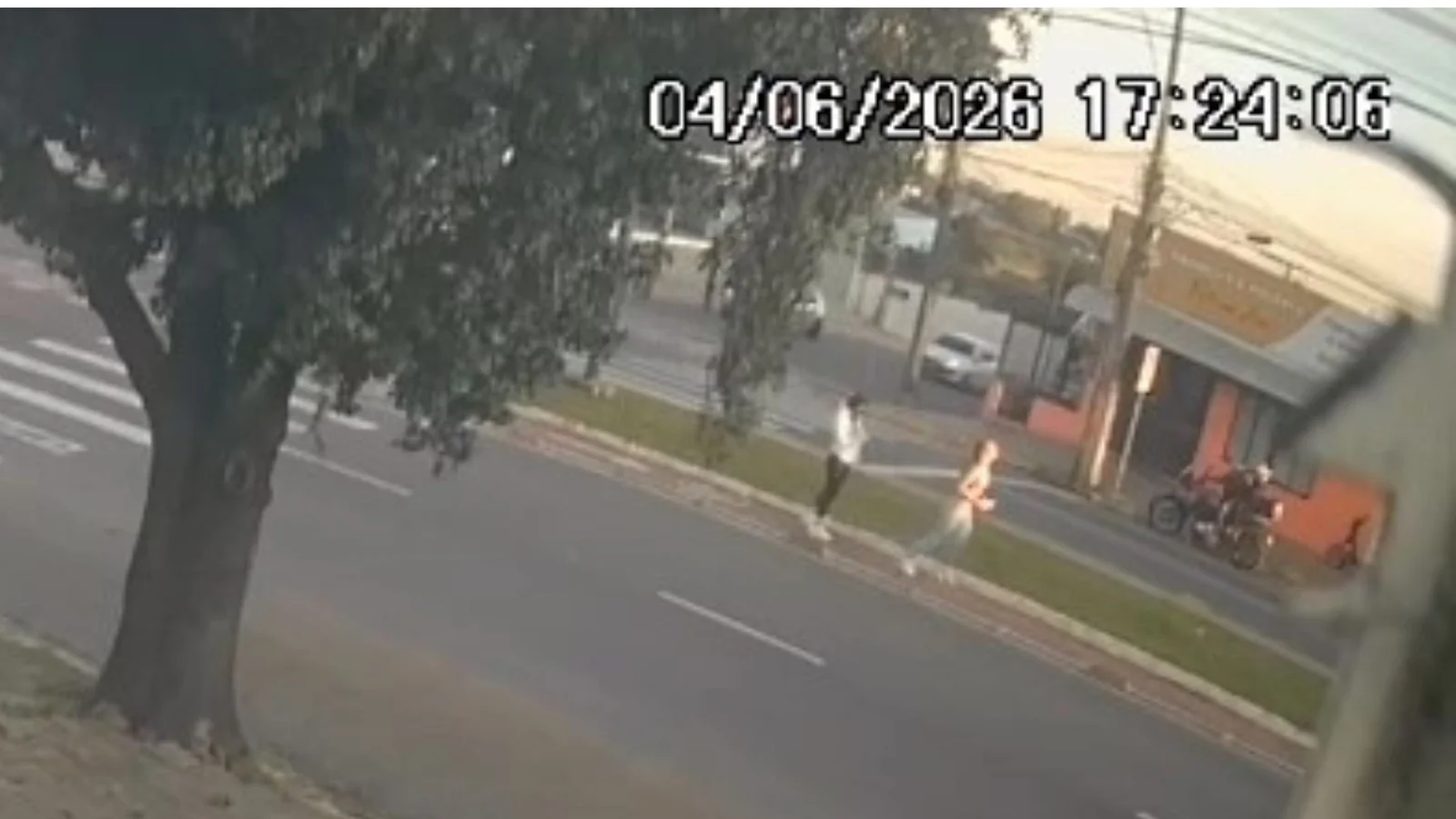 Testemunhas reforçam culpa de mulheres que tiravam fotos e causaram morte de ciclista, diz polícia