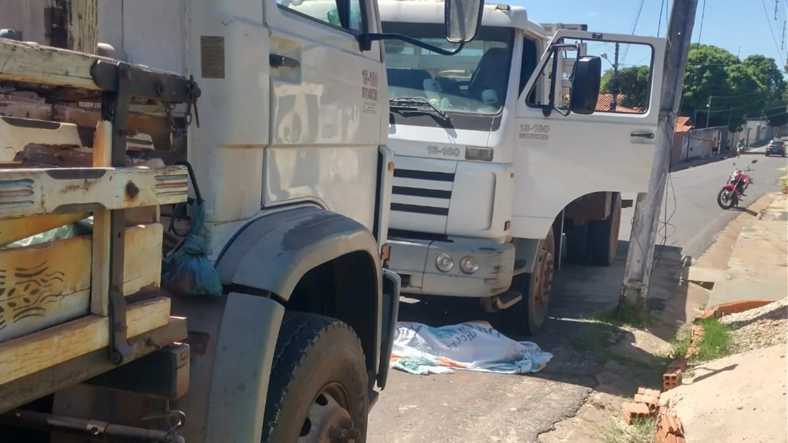 Trabalhador de 64 anos morre prensado entre caminhões no PI