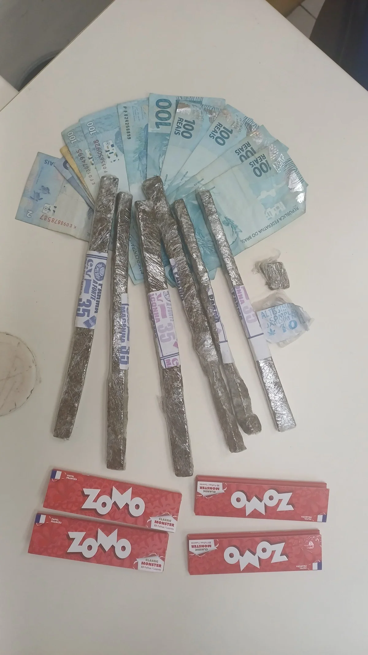 Três presos com drogas após acidente na Via Dutra em Itatiaia