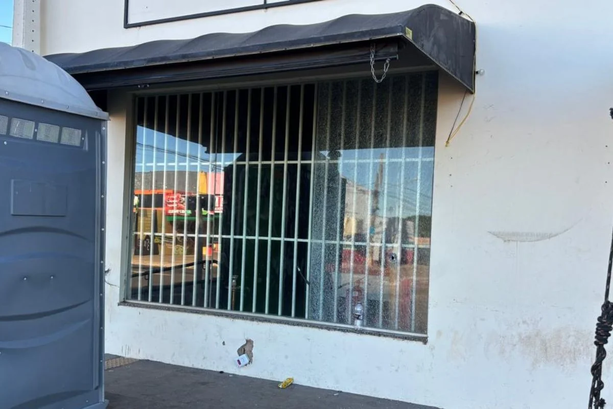 Troca de tiros em tabacaria: suspeito morto e três feridos em Campo Grande